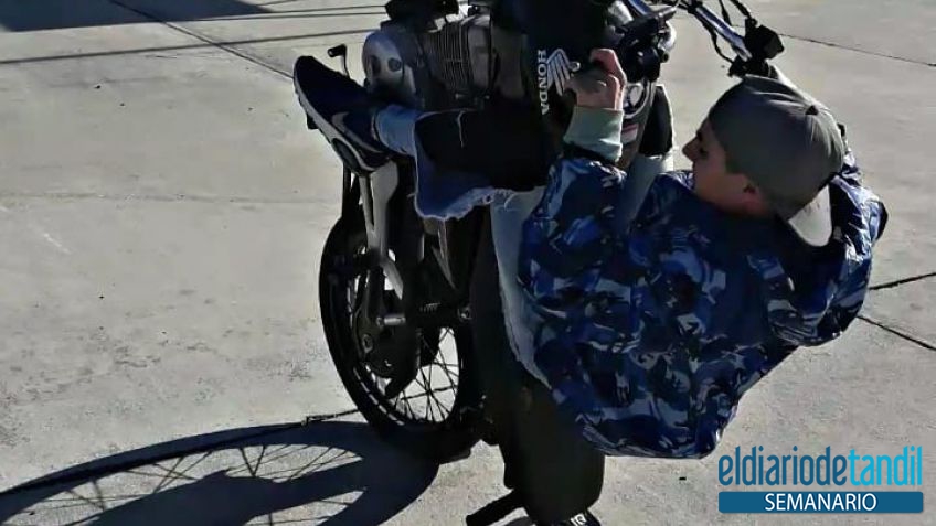 Colgados de las motos