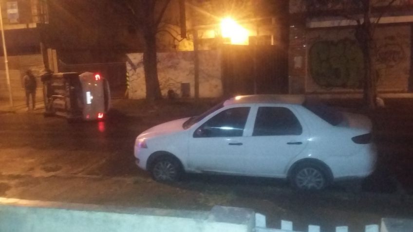 Choque y vuelco en la madrugada tandilense
