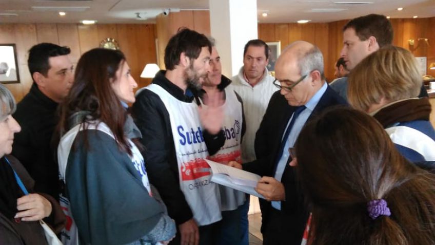 Docentes le entregaron un petitorio al vicegobernador