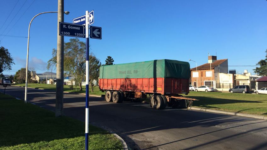 Vuelven a recriminar "la falta de control en estacionamiento de vehículos de gran porte en la vía pública"