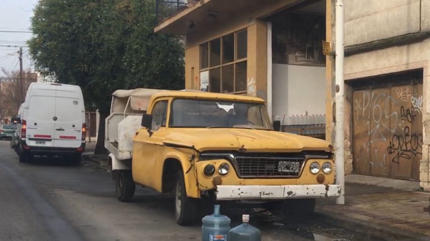 Combi embistió una camioneta estacionada