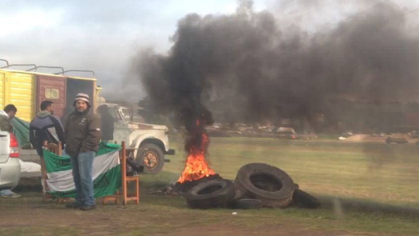Camioneros, de paro, se manifestaron en las rotondas de la ciudad