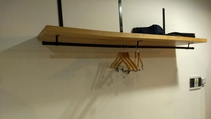 Destruyeron vidriera y robaron en local de ropa