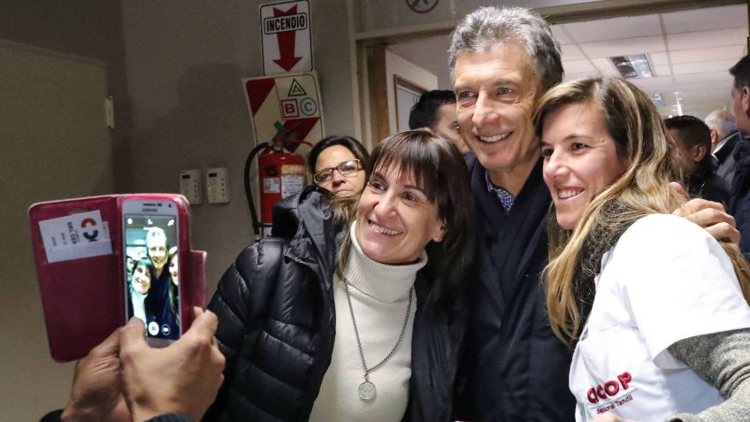 El lado oscuro de la visita del presidente: ¡Mamás bañan sus bebés con pava eléctrica!
