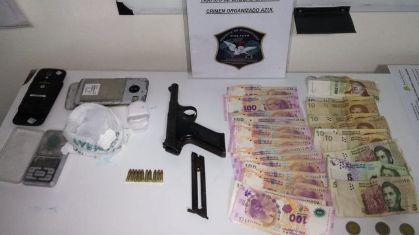 Detuvieron a un hombre con un arma cargada y cocaína