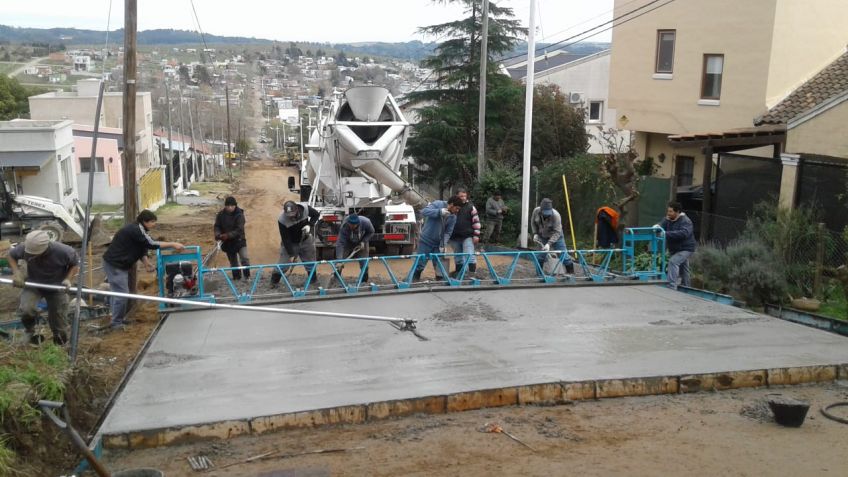 Avanza la pavimentación en varias cuadras de la calle Del Libertador