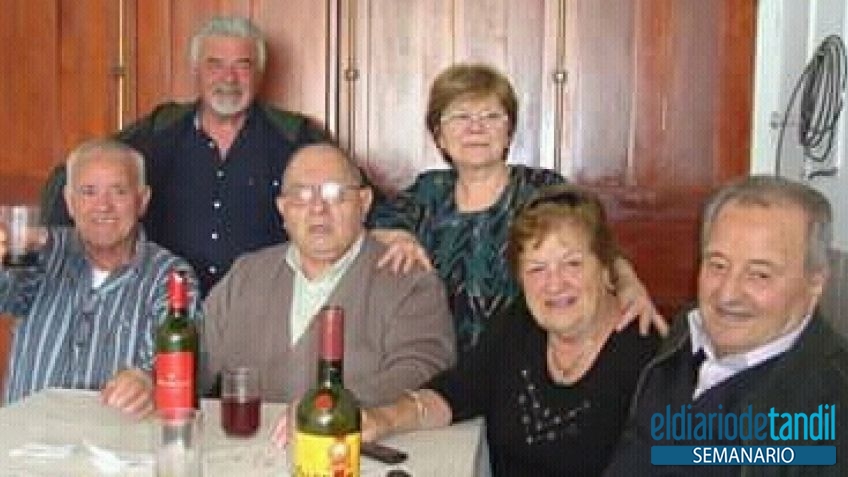 Pepe Torrecillas junto a sus hermanos