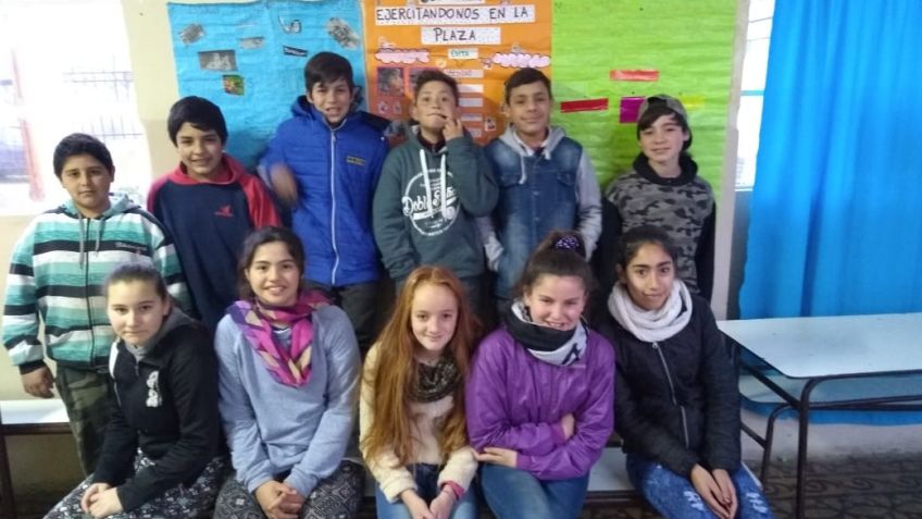 En Cerro Leones realizan un proyecto escolar para conseguir juegos en la plaza