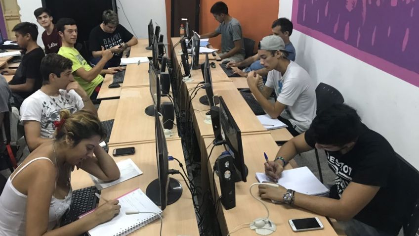 "Se necesitan cubrir más de 1500 puestos de trabajo en el sector tecnológico"