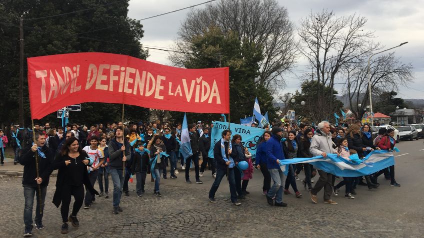 A días de la votación en el Senado, en Tandil marcharon "por las dos vidas"