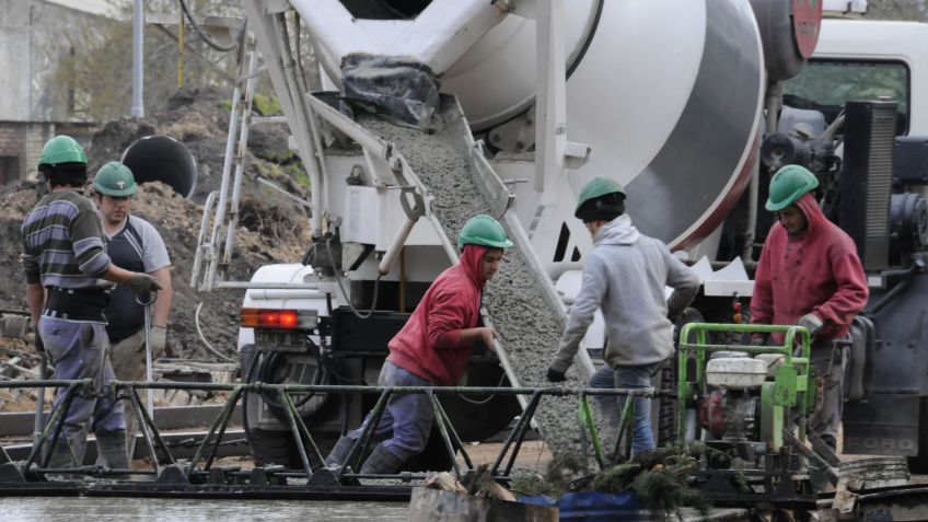 Avanzan las obras del distribuidor de tránsito sobre av. Brasil y av. Fleming