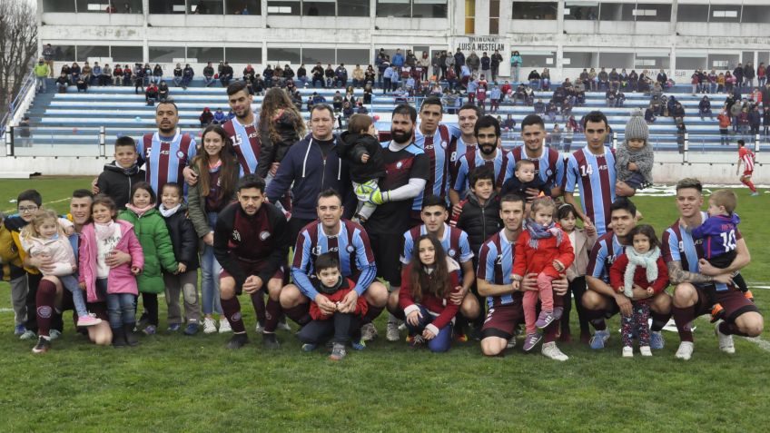 Independiente y el Deportivo Tandil derrotaron a sus rivales y se enfrentaran el próximo sábado en la final
