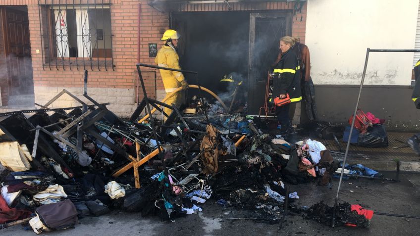 Se incendió un garage donde funcionaba una Feria Americana