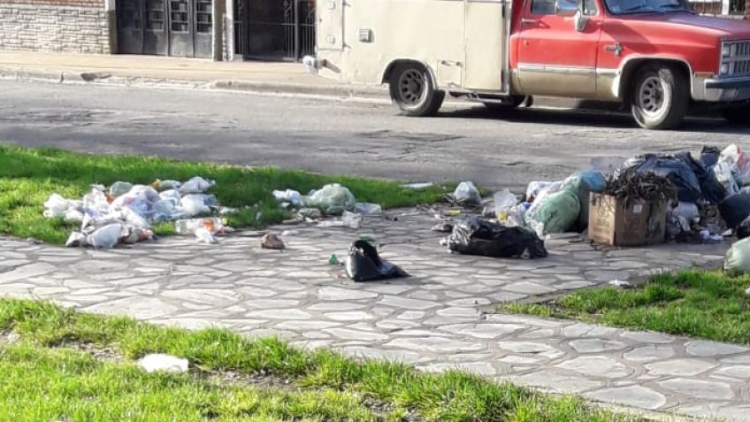 Quejas por basura en la Plaza San Martín