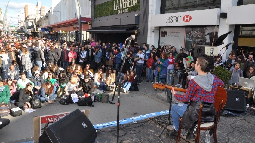"Estamos pidiéndole a la comunidad que salga a defender su escuela"