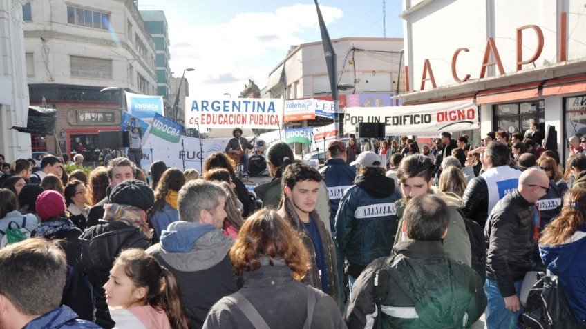 "Estamos pidiéndole a la comunidad que salga a defender su escuela"