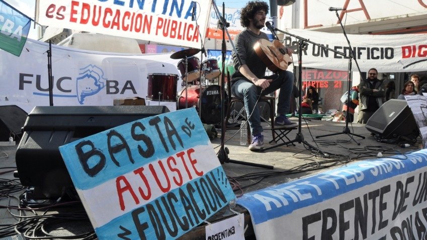 "Estamos pidiéndole a la comunidad que salga a defender su escuela"