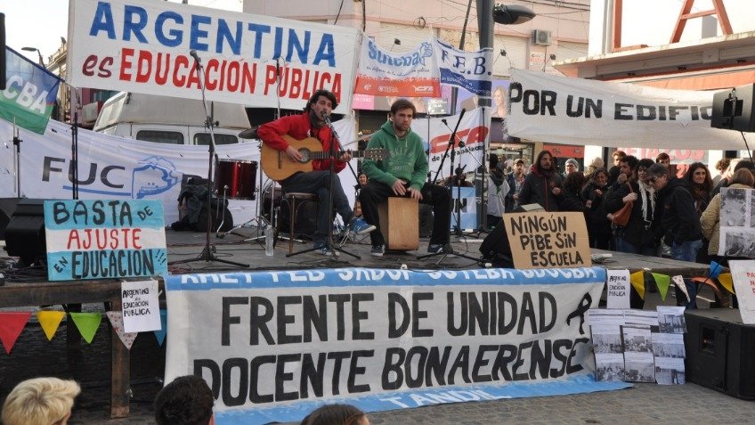 "Estamos pidiéndole a la comunidad que salga a defender su escuela"
