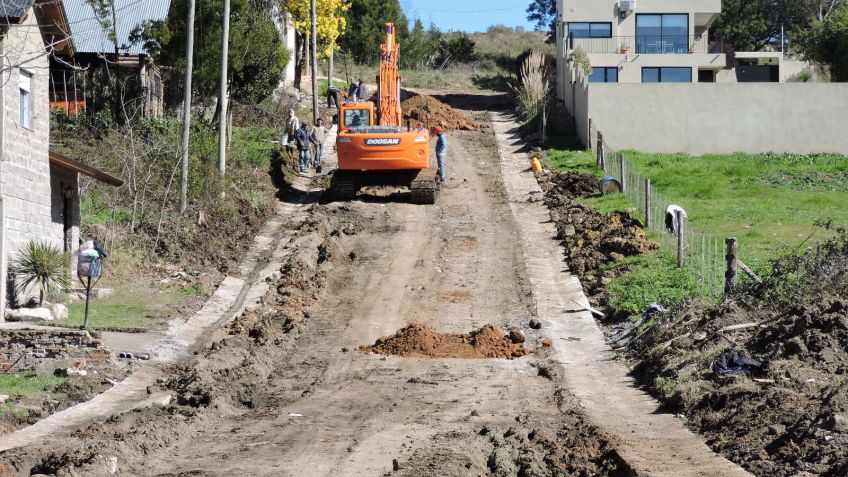 Continúan las obras de pavimentación y construcción de cordón cuneta