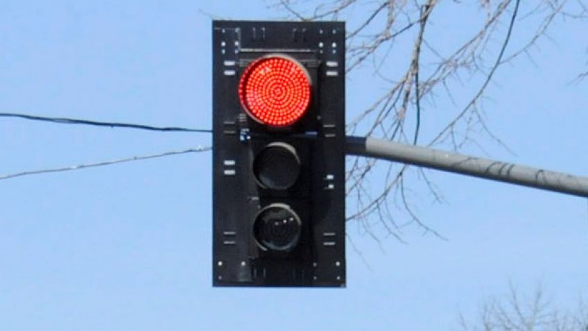 Se instaló un nuevo semáforo en la esquina de Mitre y Santamarina