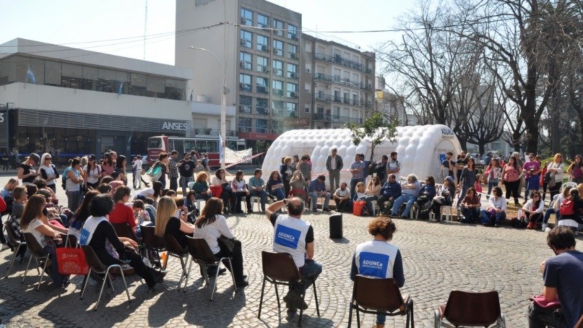 Toma, asamblea y choripanes en el marco de lucha de los Universitarios