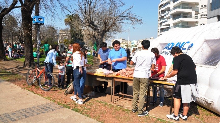 Toma, asamblea y choripanes en el marco de lucha de los Universitarios