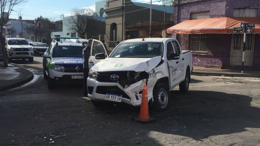 Un hospitalizado tras choque entre camioneta y camión