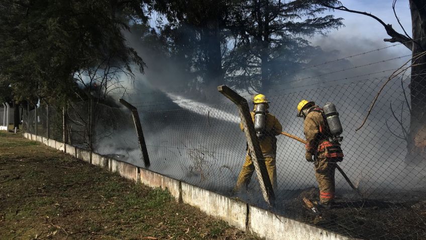 Humo negro: incendio en el predio de vialidad