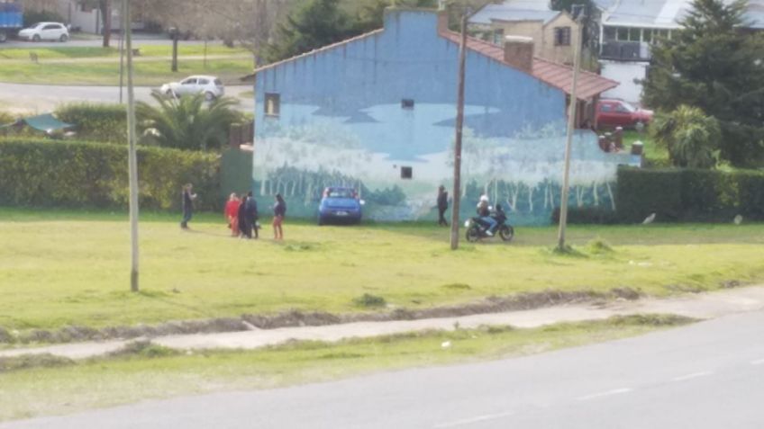 Un auto, sin conductor, se estrelló contra una pared en la bajada del Fundidor