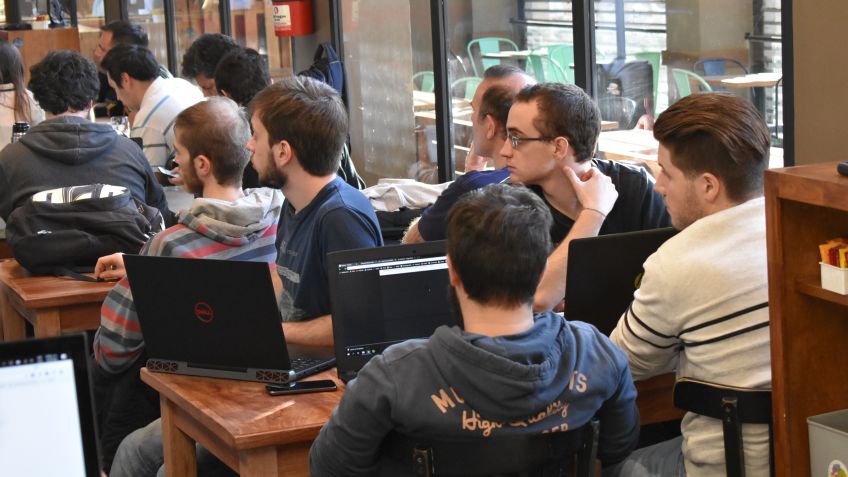 Continúa el programa de especialización en software e inteligencia artificial