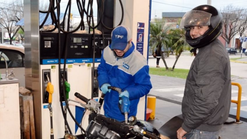 Proponen colocar cámaras en estaciones de servicio para que no se cargue a motociclistas sin casco