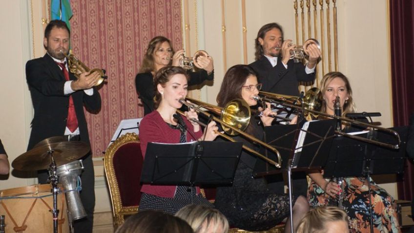 Celebrando la primavera, "conciertos en blanco"