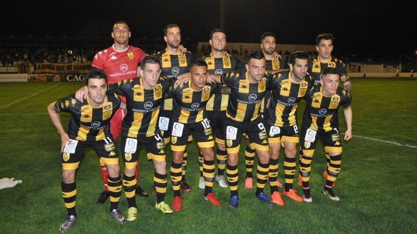Un opaco Santamarina consiguió el empate sobre la hora