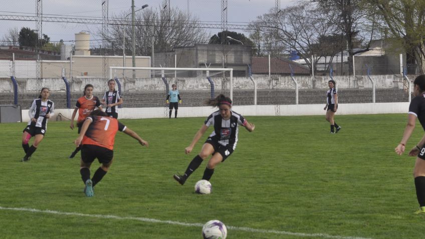 Juventud Unida se clasificó Campeón en el primer torneo oficial de Fútbol Femenino