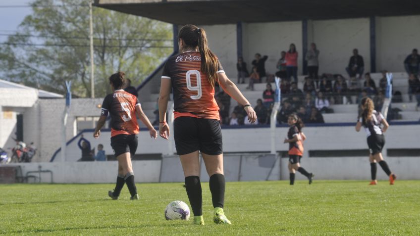 Juventud Unida se clasificó Campeón en el primer torneo oficial de Fútbol Femenino