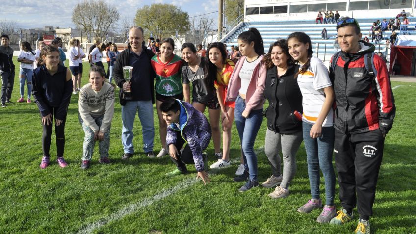 Juventud Unida se clasificó Campeón en el primer torneo oficial de Fútbol Femenino