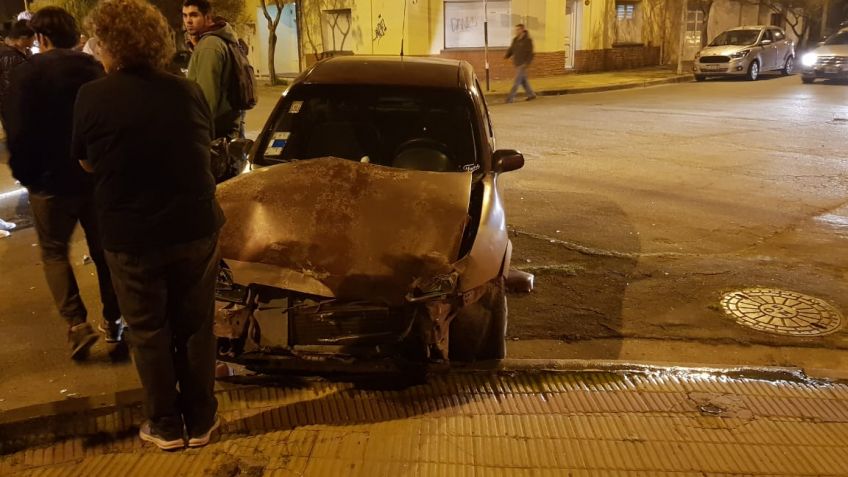 Violenta colisión y vuelco sin heridos