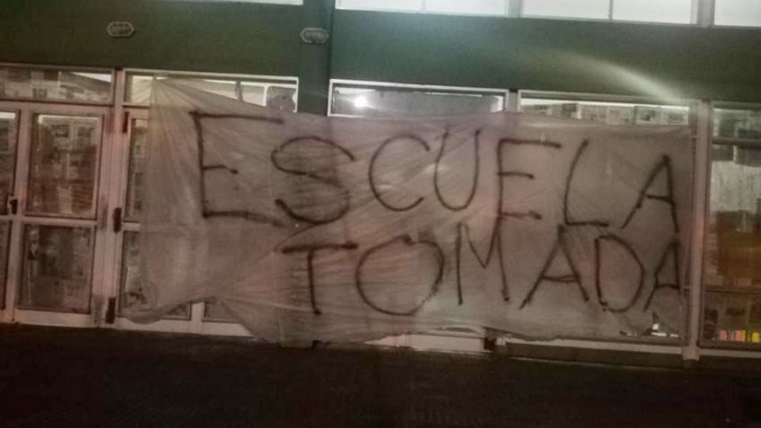 Alumnos tomaron la Escuela Polivalente