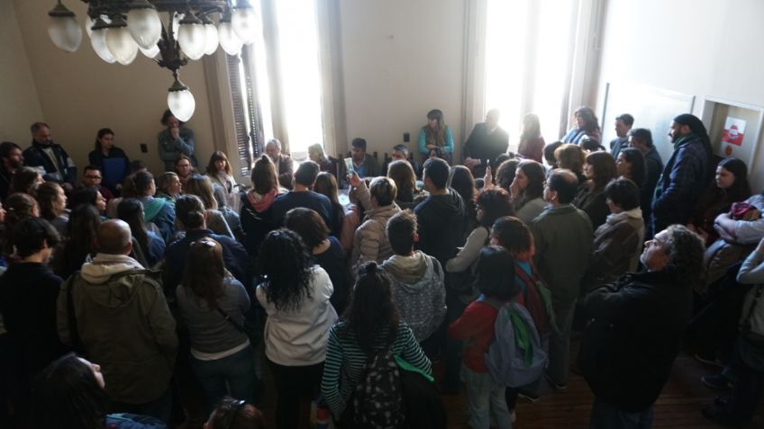 Padres y alumnos pidieron por la llegada de los fondos para la finalización de Polivalente