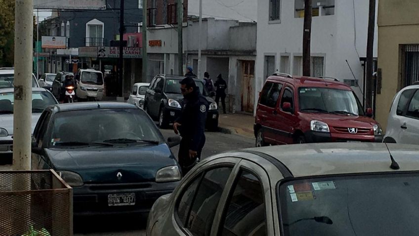 Motochorros asaltan a sujeto con dinero en bolsos a metros del Banco Provincia