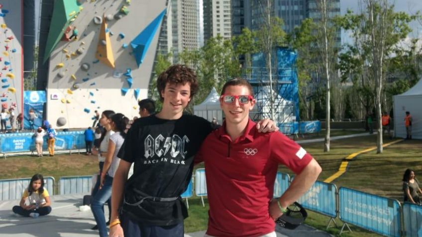 Bautista Gregorini junto a cuádruple campeón mundial, Josh Levin.