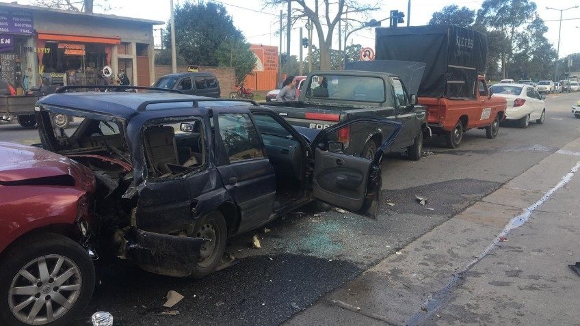 El rector Tassara inició quíntuple choque en Avenida Lunghi