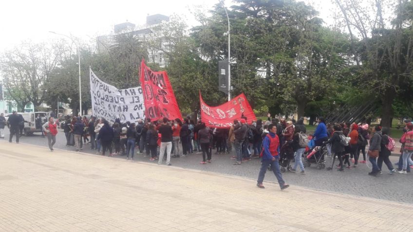Continuando con la protesta, la agrupación de Altamirano marchó al Municipio