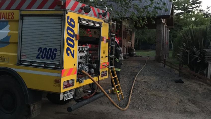 Un incendio afectó un quincho en el Barrio Golf