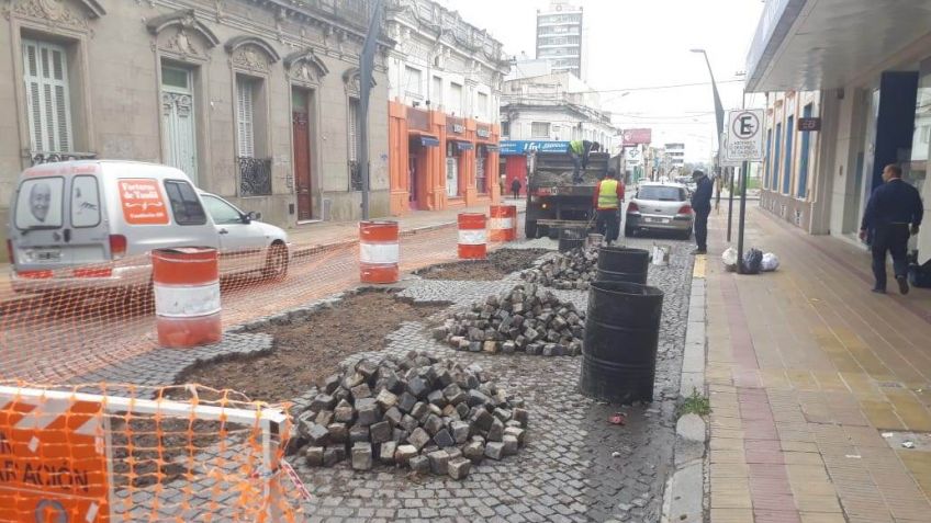 Avanza la pavimentación y repavimentación de varias cuadras