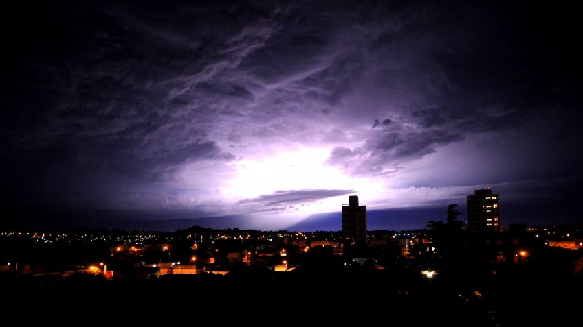 Viernes con probabilidad de chaparrones y tormentas