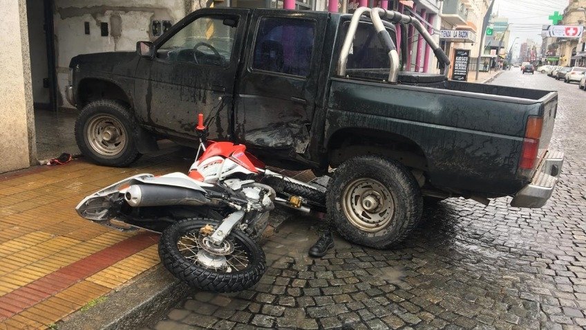 Impactante choque en el centro de la ciudad