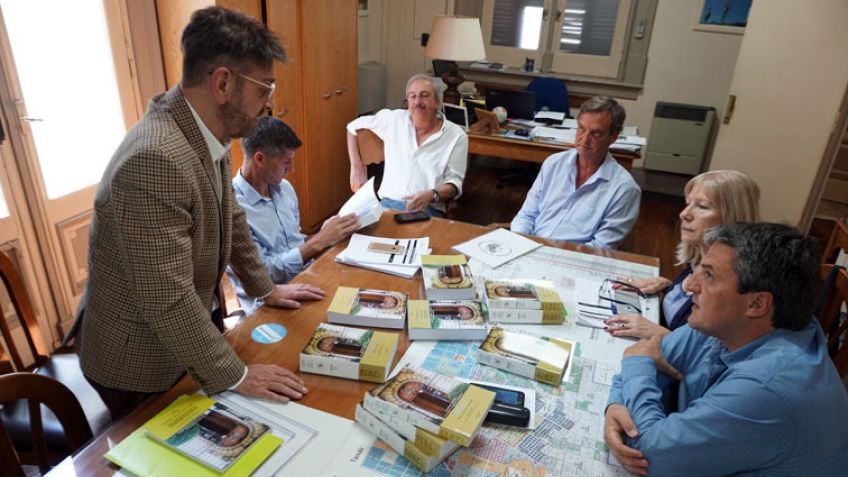 Anales de la ANCMyP donados al Concejo Deliberante
