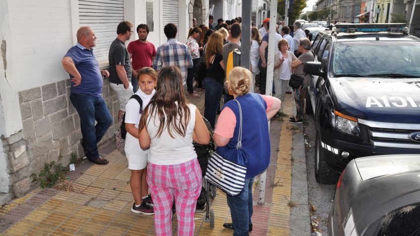 Vecinos mostraron su solidaridad a policías agredidos