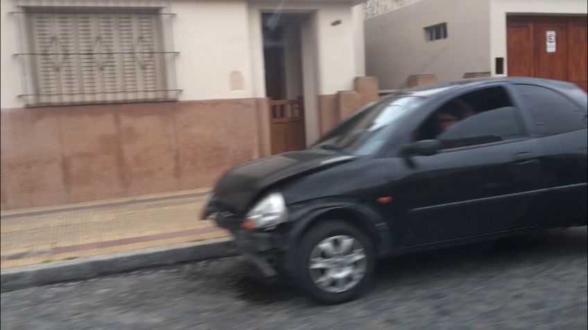 Choque entre dos autos en Mitre e Yrigoyen
